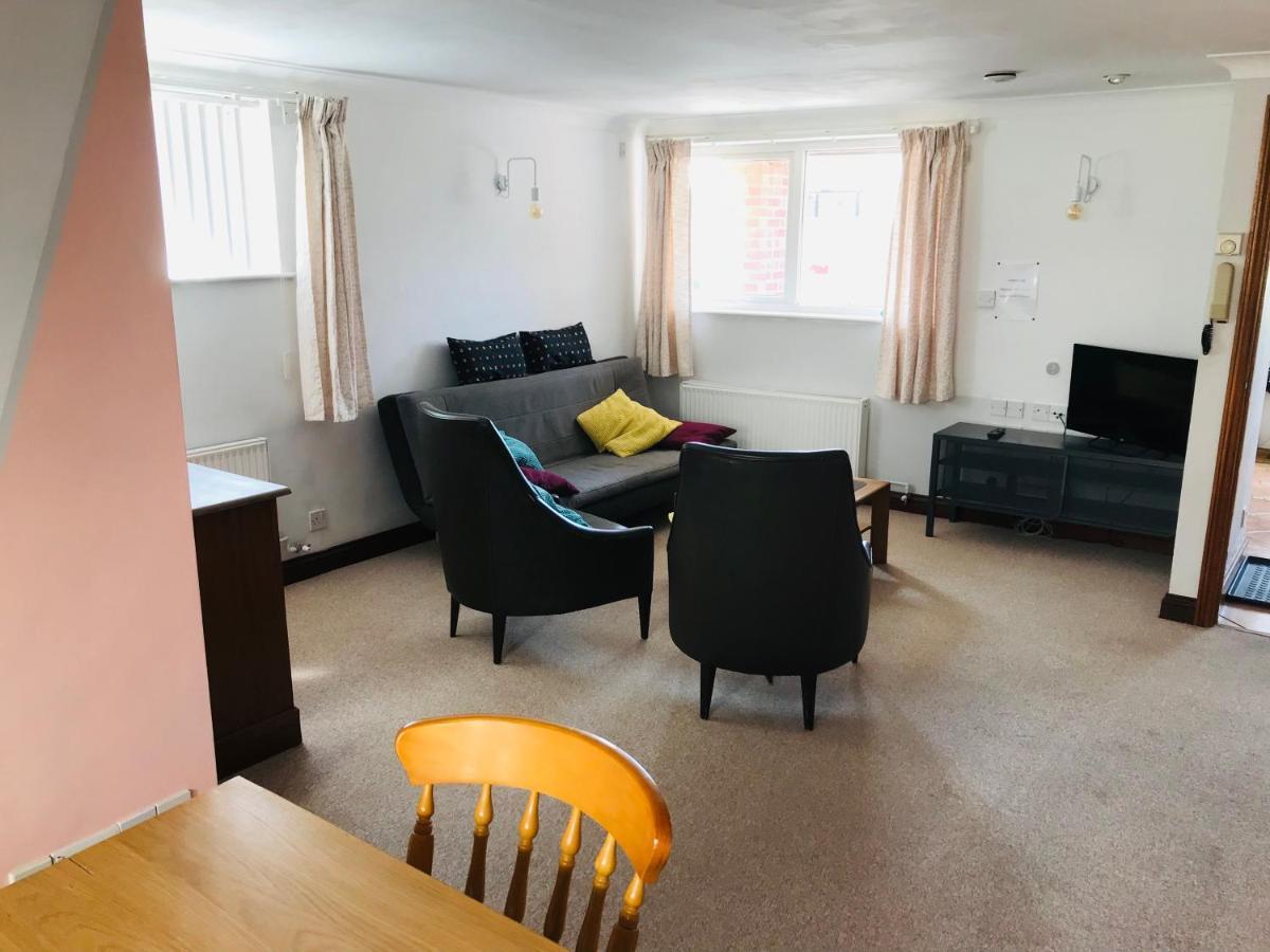 Cosy House, 3 Bedrooms, Private Parking, Wifi, Patio نورويش المظهر الخارجي الصورة