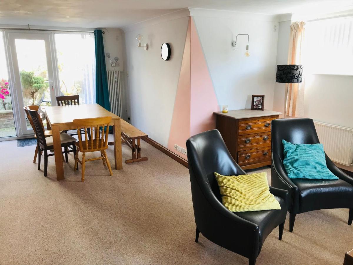 Cosy House, 3 Bedrooms, Private Parking, Wifi, Patio نورويش المظهر الخارجي الصورة
