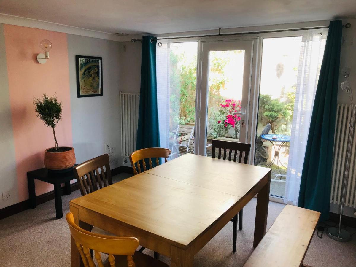 Cosy House, 3 Bedrooms, Private Parking, Wifi, Patio نورويش المظهر الخارجي الصورة