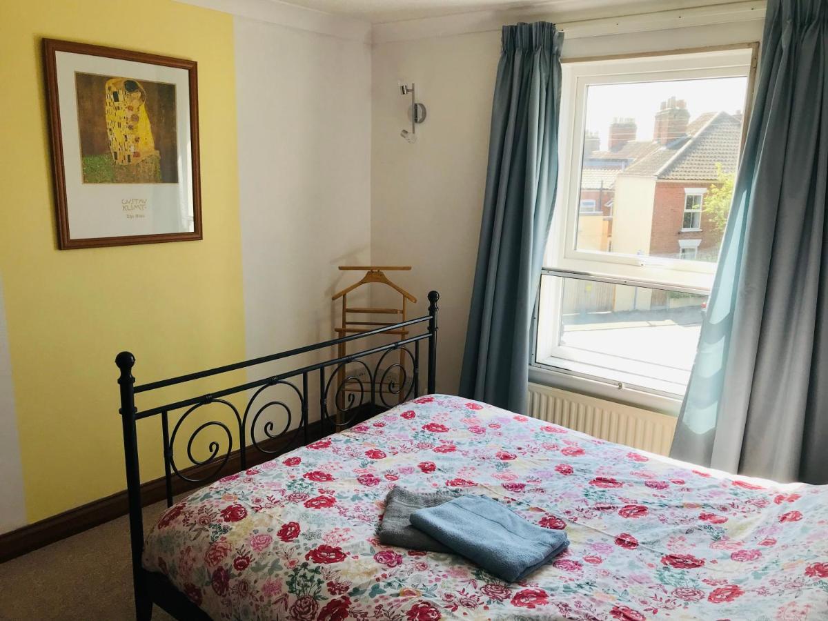 Cosy House, 3 Bedrooms, Private Parking, Wifi, Patio نورويش المظهر الخارجي الصورة