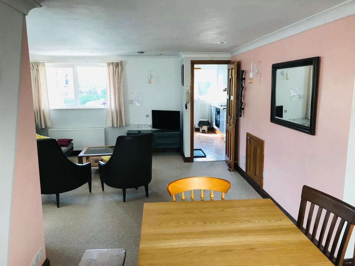 Cosy House, 3 Bedrooms, Private Parking, Wifi, Patio نورويش المظهر الخارجي الصورة